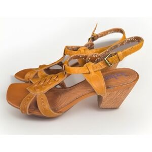 Clarks Indigo Women's 9M  Leather‎ Mustard Yellow Open Toe T-Strap Sandals 61259